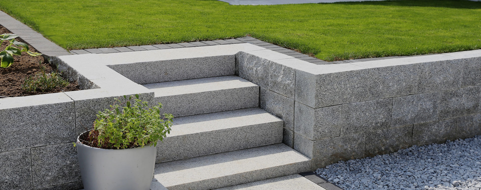 GRANIT;Granit von unseren Lieferanten ist besonders robust und witterungsbeständig! Seine besonderen Eigenschaften machen Granit zum beliebten Material bei vielen Bauprojekten. GRANIT